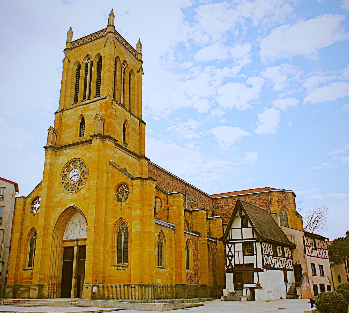 L'église Saint-Étienne de Roanne, à quelques pas de l'Étude